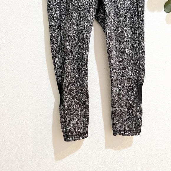 Lululemon- Pace Revival Crop Black & White Size 6 - Picture 6 of 10